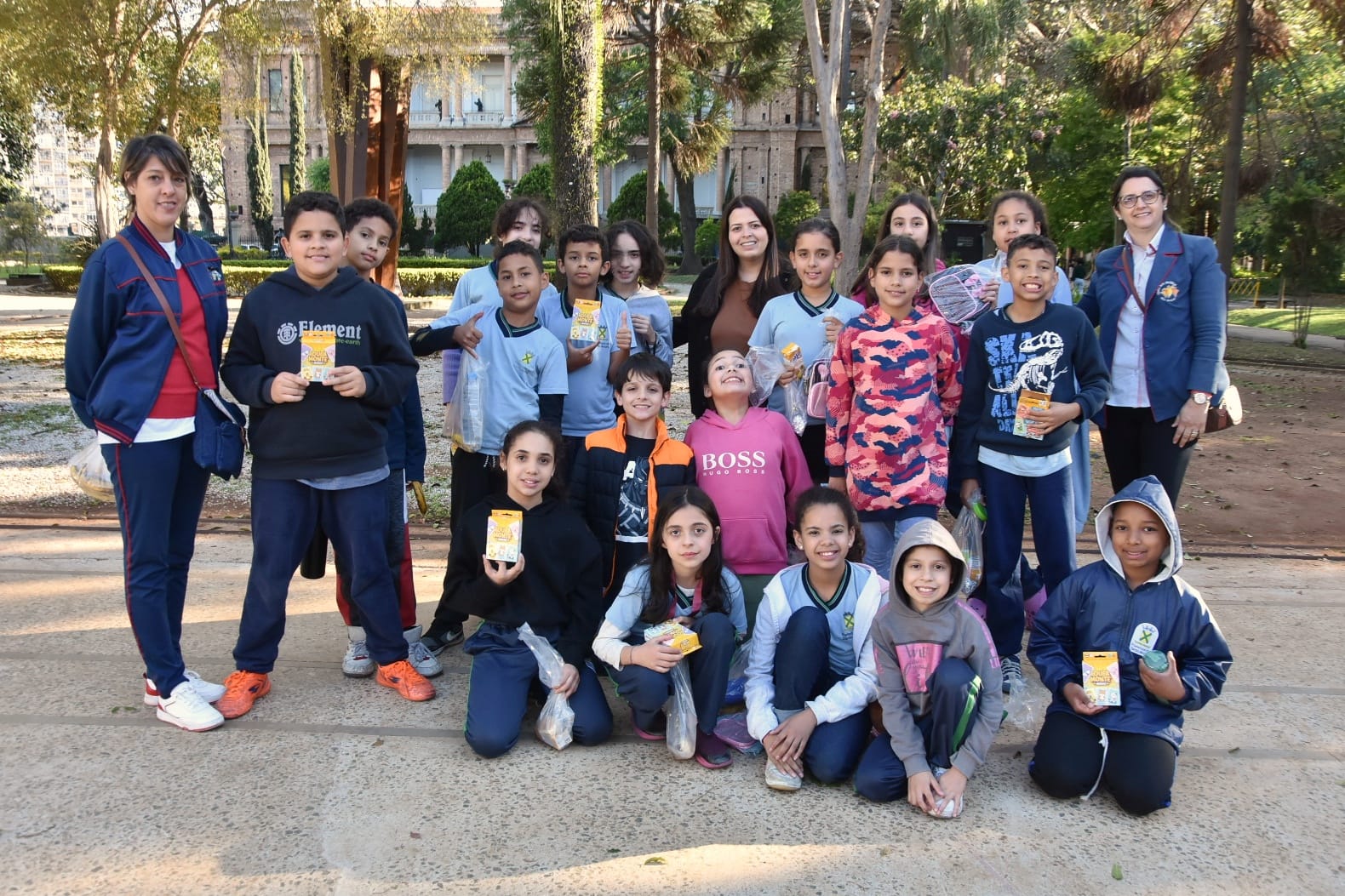 Primeira-dama Jéssica Roberta proporciona dia inesquecível a crianças de Santo André com passeio à Pinacoteca de São Paulo