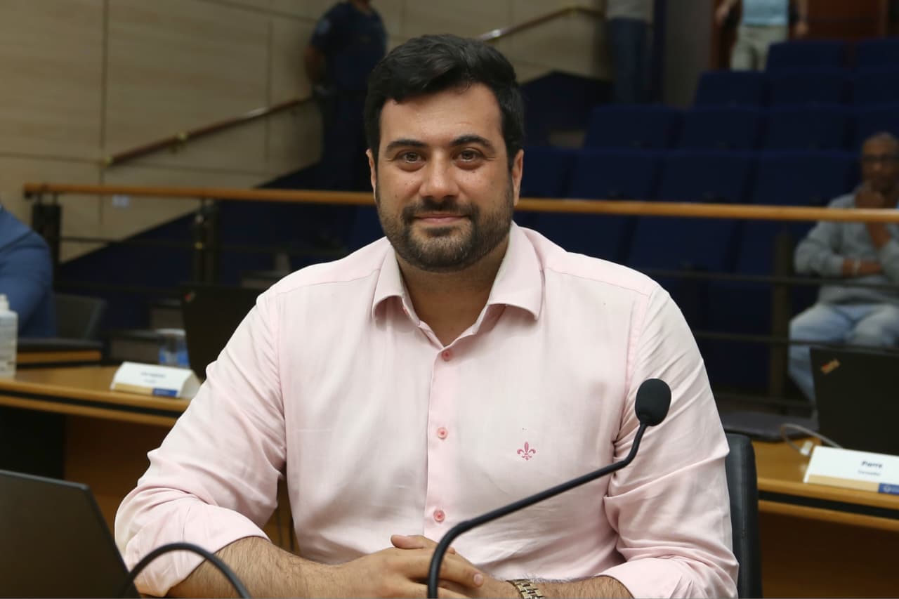 César Oliva propõe Redução de Jornada de Trabalho para Cuidadores de Pessoas com Deficiência