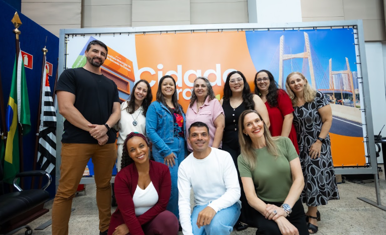 De malas prontas para ensinar e aprender, professores do Conecta São Bernardo embarcam domingo para Portugal