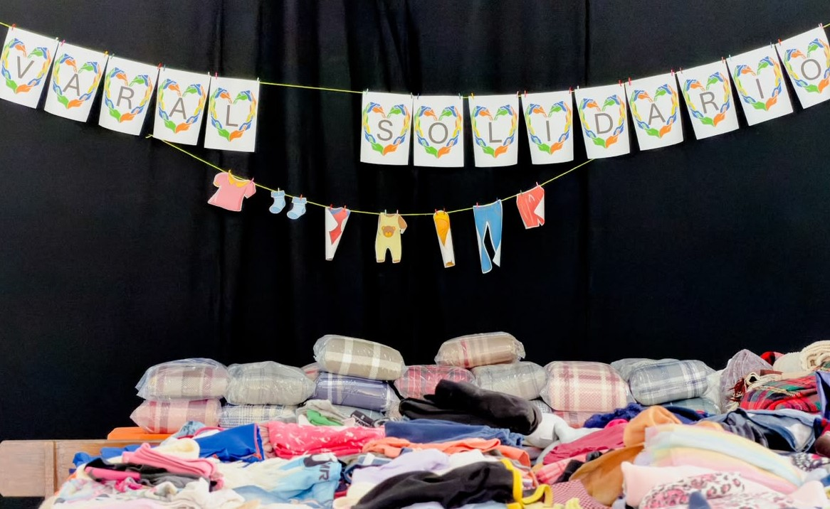 Em São Bernardo, Fundo Social cria ‘Cabide Solidário Itinerante’ e leva bazar gratuito de roupas à comunidade no Pós-Balsa