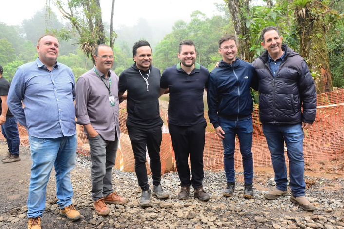  Córrego às margens da Billings, em Santo André, recebe intervenções de drenagem